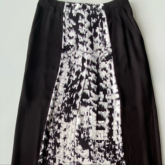 BCBG maxi skirt with shorts underneath - Picture 2 of 11
